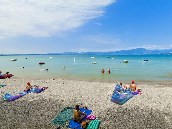 Spiaggia animata del campeggio Roan Belvedere.