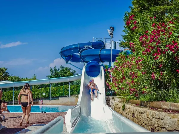 Scivolo d'acqua al campeggio Roan Belvedere.