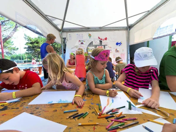 I bambini si divertono al campeggio Roan Delle Rose.