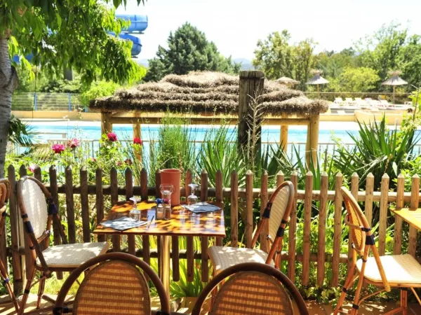 Una terrazza del campeggio Roan Domaine Naïades.