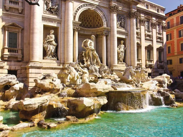La Fontana di Trevi a Roma, vicino al campeggio Roan hu I Pini.
