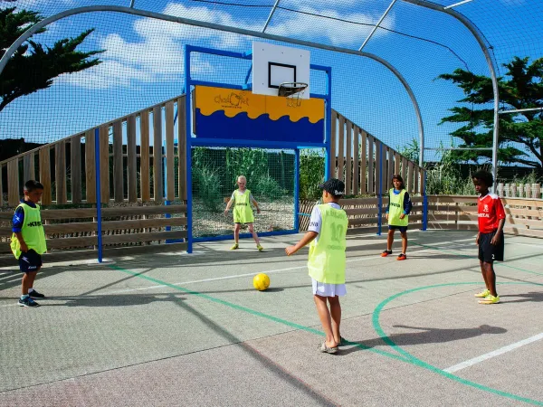 Giocare a basket al campeggio Roan La Dune Des Sables.