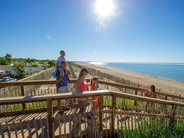 La spiaggia di sabbia del Roan camping Méditerranée Plage.