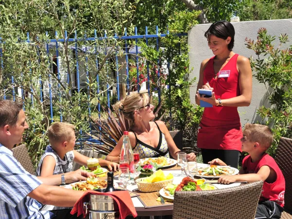 Cena al Roan camping Méditerranée Plage.