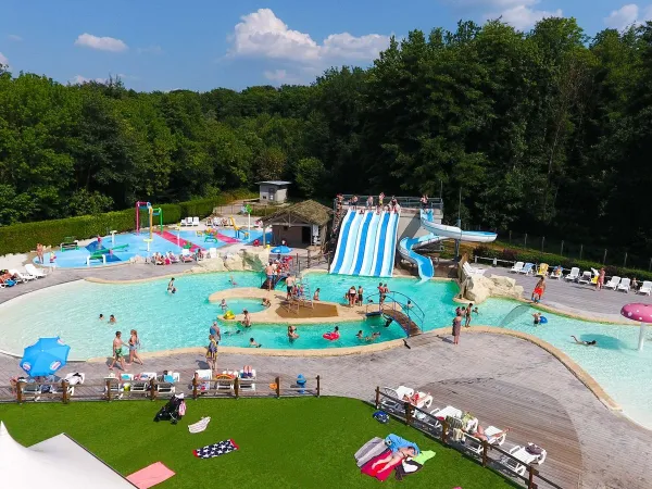 Panoramica della piscina del Roan camping de Bonnal.