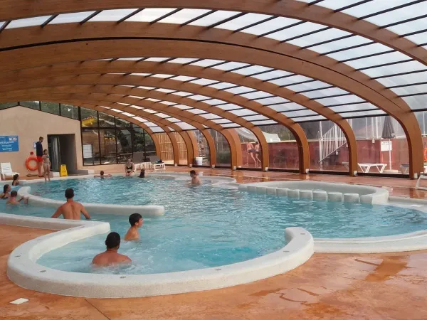 Piscina coperta al Roan camping Du Verdon.