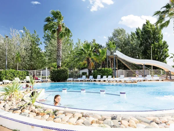 Bellissima piscina con acquascivolo al Roan camping Les Sablines.