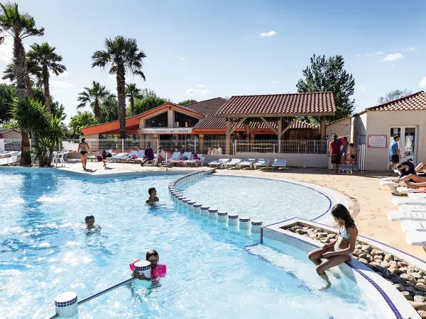 Piscina con vasca per bambini al Roan camping Les Sablines.