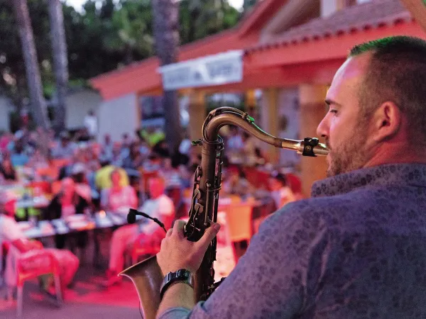 Serata di musica dal vivo al campeggio Roan Les Sablines.