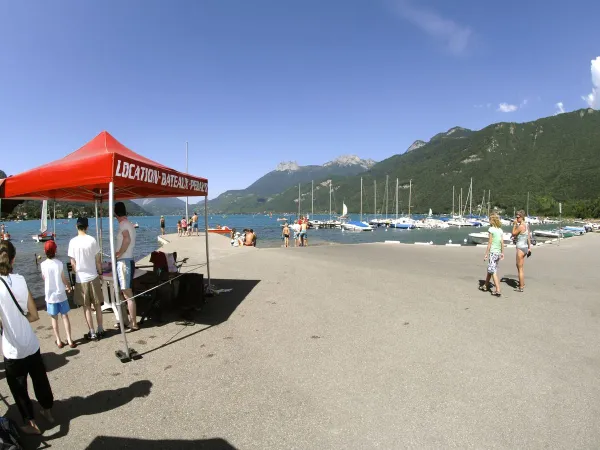 Lago di Annecy presso il campeggio Roan L'Ideal.