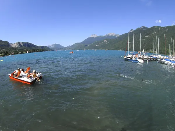 Lago di Annecy vicino al campeggio Roan L'Ideal.