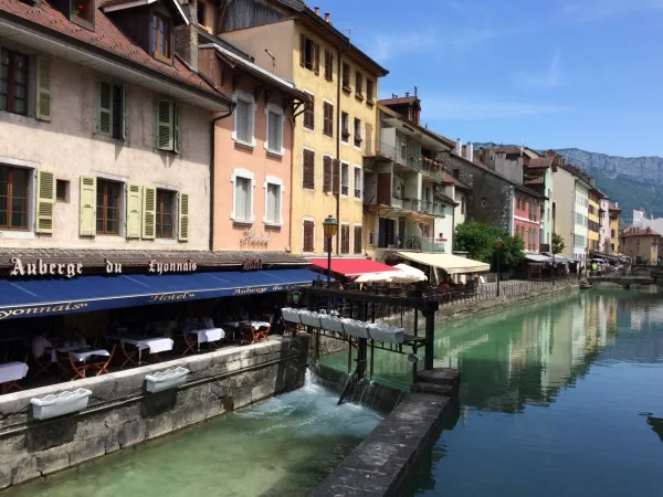 Città di Annecy vicino al campeggio Roan L'Ideal.