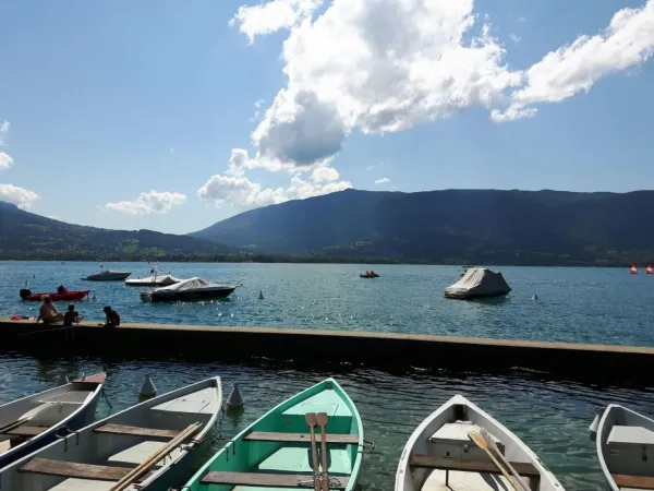 Lago di Annecy presso il campeggio Roan L'Ideal.