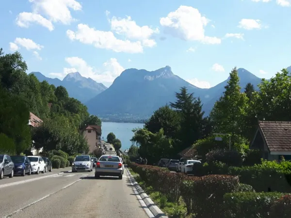 Lago di Annecy vicino al campeggio Roan L'Ideal.