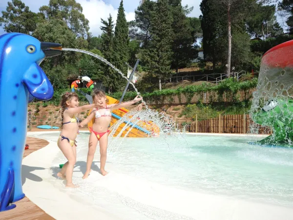 Divertimento in acqua al campeggio Roan di Rosselba.