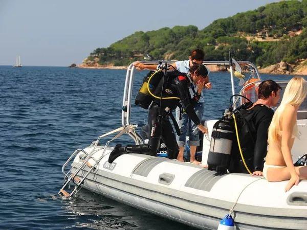 Escursione subacquea vicino al campeggio Roan di Rosselba.