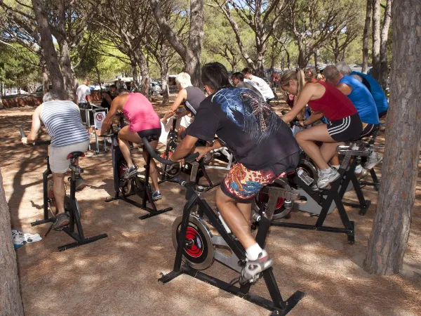 Attività cardio al campeggio Roan Playa Brava.