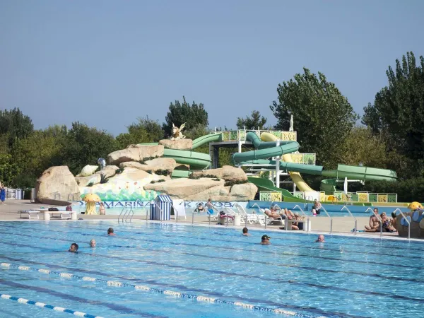 Piscina a corsie con scivoli al campeggio Roan Marina Di Venetia.