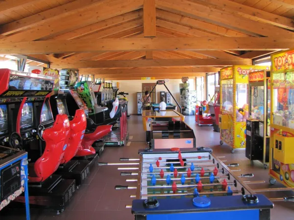 Sala giochi del campeggio Roan Tahati.