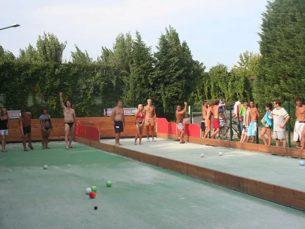 Gioco di bocce al campeggio Roan di Tahiti.