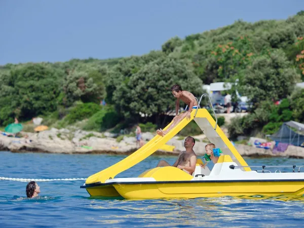 Pedalos al campeggio Roan di Vestar.