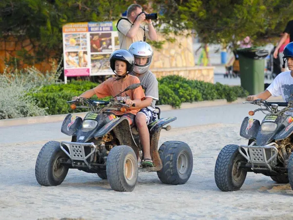 Quad al campeggio Roan di Zaton Holiday Resort.