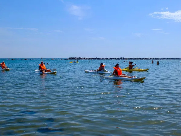 Canoa in mare al Roan camping Rubicone.