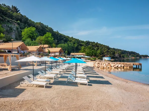 Sdraio sulla spiaggia sabbiosa del Roan camping Lanterna.