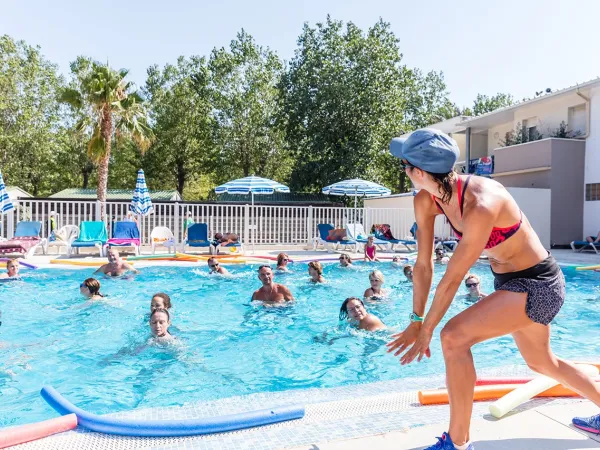 Attività di acquagym al campeggio Roan Club Napoléon.