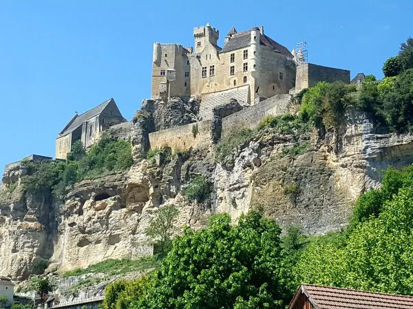 Castello di Beynac vicino al campeggio Roan Avit Loisirs.
