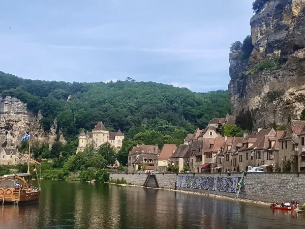 Il villaggio di Sarlat vicino al campeggio Roan Avit Loisirs.