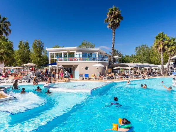 Piscina vivace al campeggio Roan Club Napoléon.