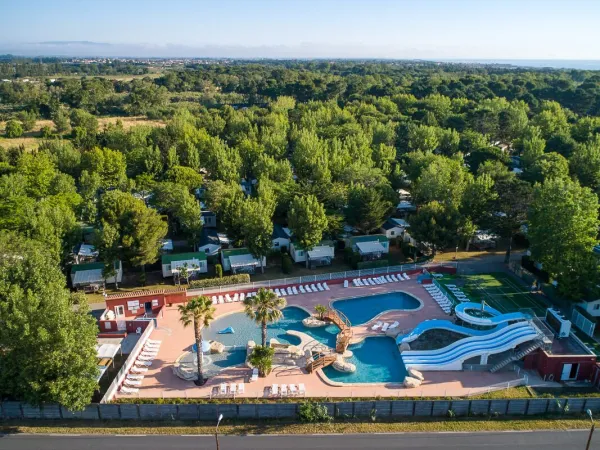 Panoramica della piscina del Roan camping De Canet.