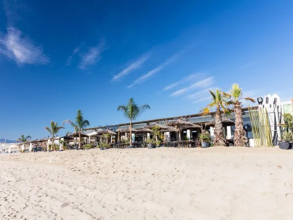 Ristorante sulla spiaggia vicino al campeggio Roan De Canet.