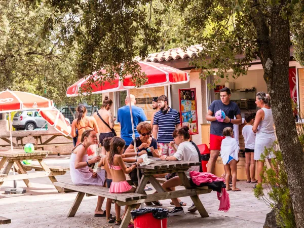 Piazzola per la ristorazione al campeggio Roan Du Verdon.