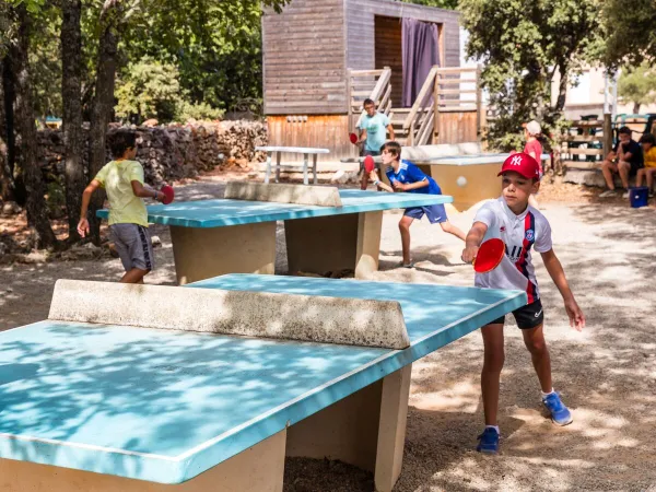 Tennis da tavolo al campeggio Roan Du Verdon.