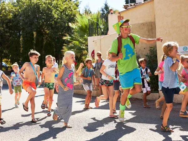 Animazione per bambini al Roan camping Domaine de la Noguière.