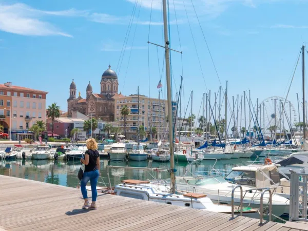 Il porto di Frejus vicino al campeggio Roan Domaine Noguière.