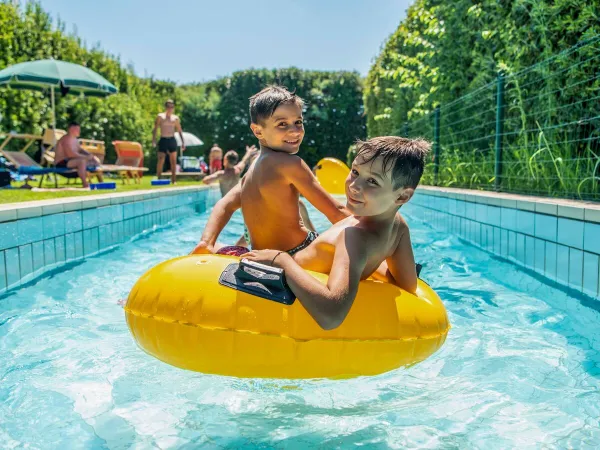 Il fiume pigro del campeggio Union Lido di Roan.