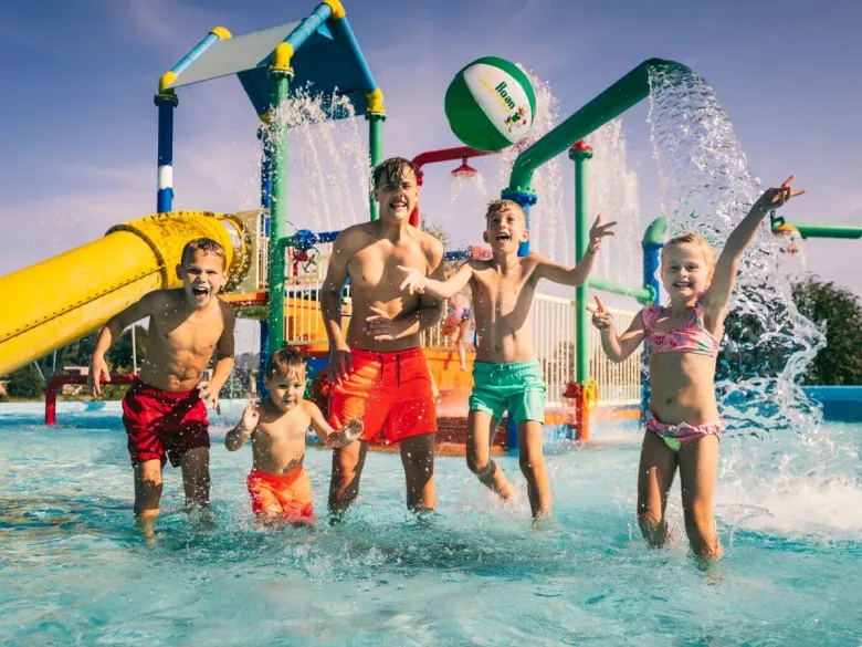 Il parco giochi acquatico del campeggio Roan De Schatberg.