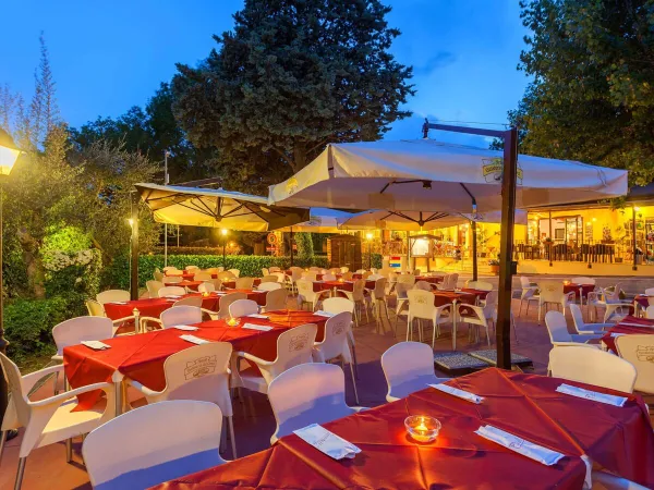 Ristorante d'atmosfera al Roan camping Piantelle.