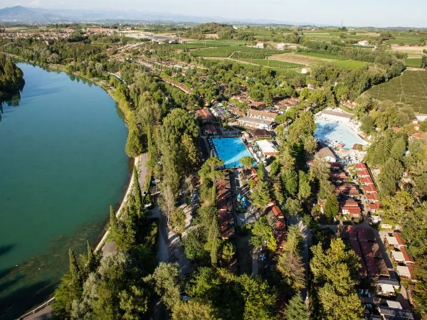 Panoramica aerea del campeggio Roan Altomincio.