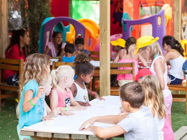 Attività per bambini al campeggio Roan Domaine Naïades.