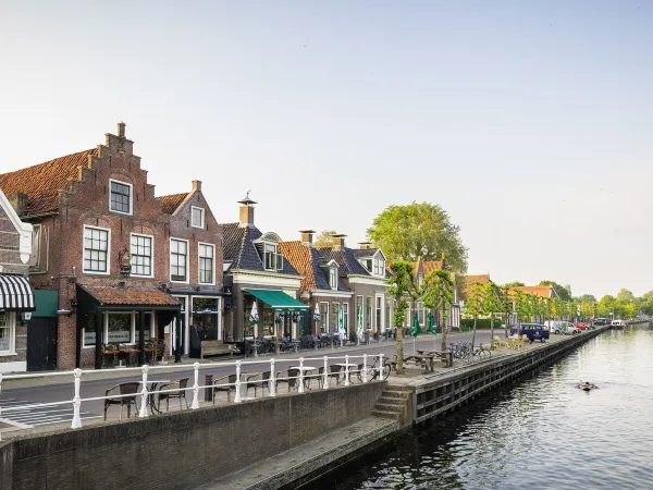 Canale accogliente vicino al campeggio Roan Marvilla Parks Friese Meren.