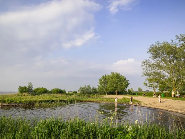 Il lago Slotermeer presso il campeggio Roan Marvilla Parks Friese Meren.