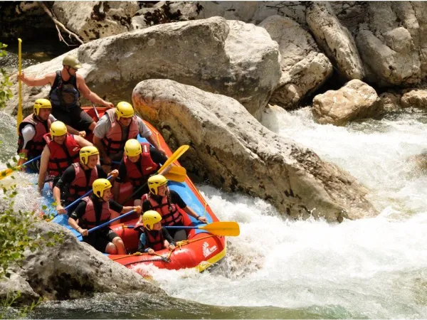 Rafting vicino al Roan Camping Les Collines.