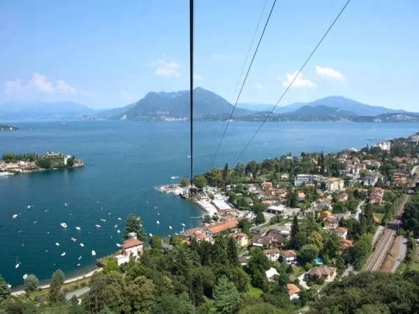 Funivia del Mottarone vicino al campeggio Roan Lido Verbano.