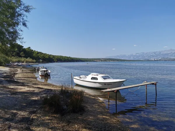 Lago adatto alle barche al campeggio Roan Karin.