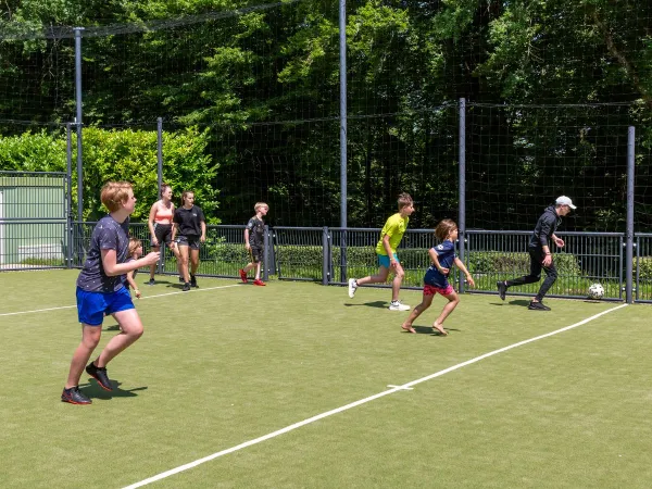 Il campo da calcio del campeggio Roan Birkelt.