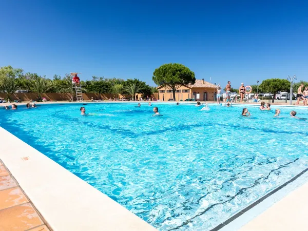 La piscina del campeggio Roan Playa Brava.